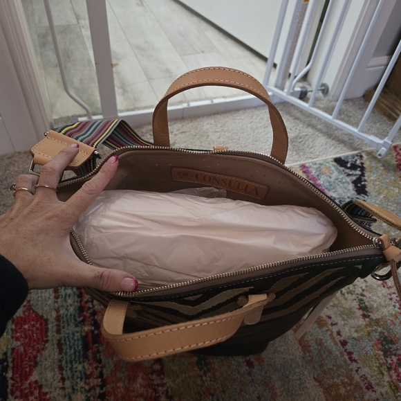 Consuela sling bag - Picture 6 of 9